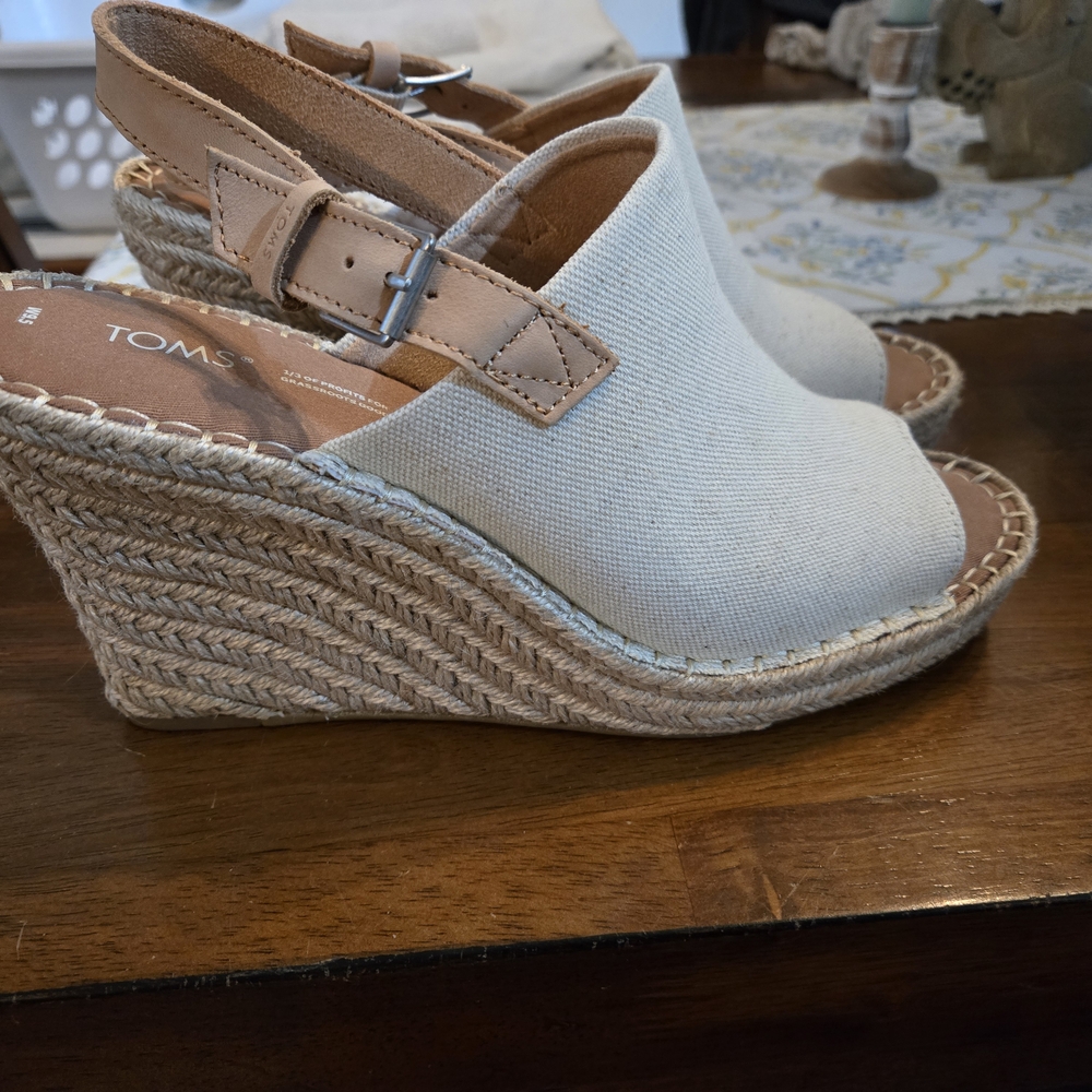 TOMS Women's Cream Wedge Sandals - Never Worn Outside